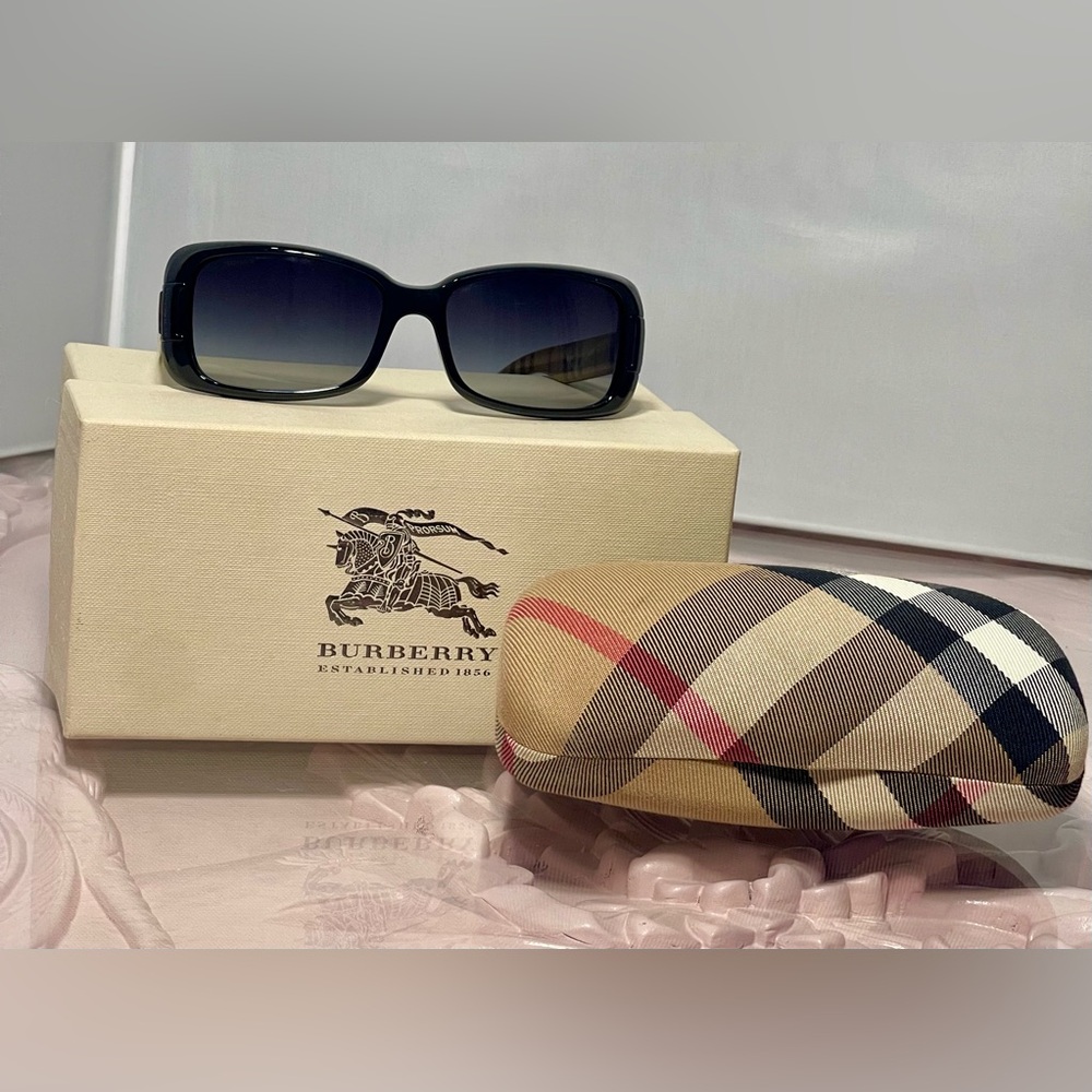 Burberry Novacheck Sunglasses Jack Gray Gradient BE4087 Hard Shell Case and Box